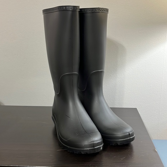UGG Rain Boots - Picture 1 of 7
